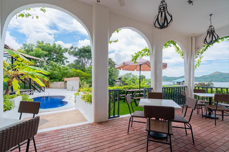 Terrasse Hop Hostel Coron